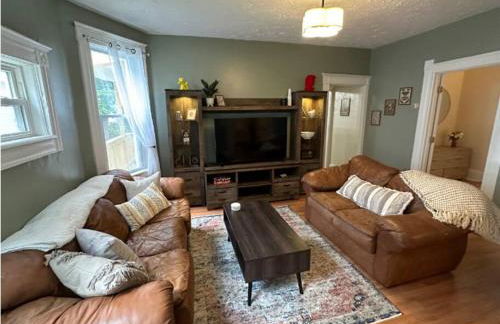 Charming 2BR Home with Office - Photo 7