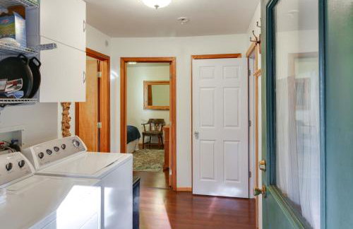 Forested Coffman Cove Cabin with Wood-Burning Stove! - Foto 4