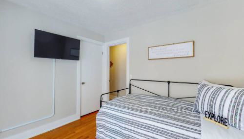 Steps to the HOF-Football Fans Dream Stay - Foto 2