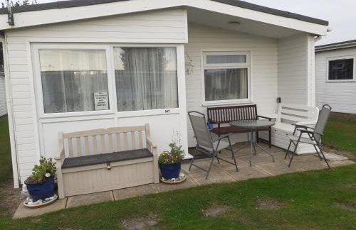 3 Bed Chalet - Sleeps 6 - Parking - Garden - Wifi - Foto 1