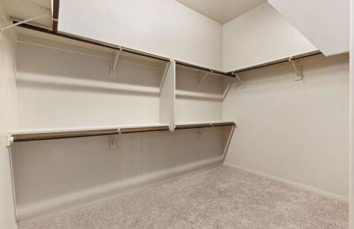 Stylish Silver Falls 4BR KING Master Game Room - Photo 23