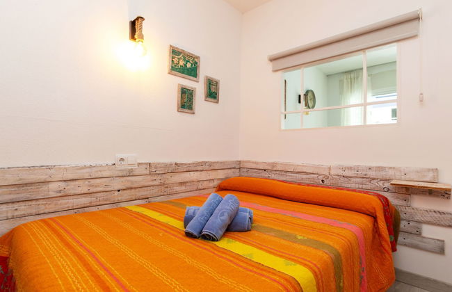 Apartment in Salou with swimming pool and terrace - Photo 5