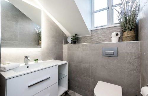 3BR Georgian Quarter Coach Houses - Private Parking - Foto 23