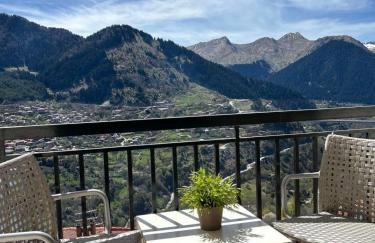 Το σπίτι της πλατείας - Photo 1