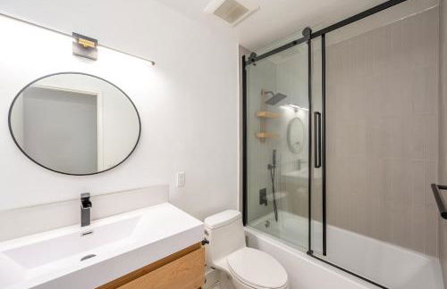 Newly remodeled home w pool & private back yard - Foto 3