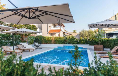 Villa Zdenka with heated pool - Photo 2