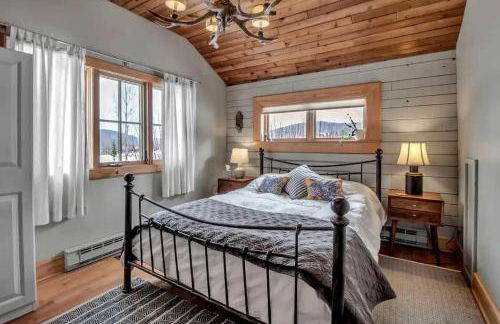 Rustic Cabin Wood Fireplace & Large Deck - Foto 3