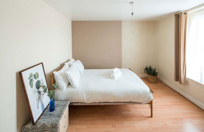 Stylish Penthouse for 6 in Woolwich - Photo 8