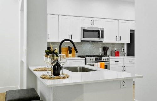 CozySuites Glendale by the stadium with pool 10 - Foto 17