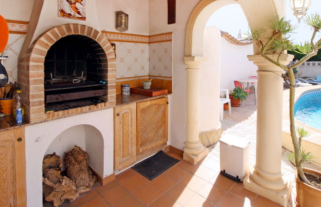 2 bedroom House in Calp with private pool and garden - Photo 2