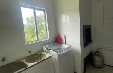 Casa em itapema fácil acesso e bem localizada - Foto 2