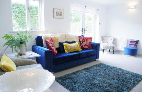 The Croft a lovely town house in the centre of Holt with free PARKING for two cars - Photo 1