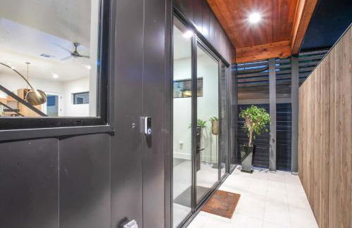 Full Duplex ATX Modern Creekside Retreat 2 Pools - Foto 65