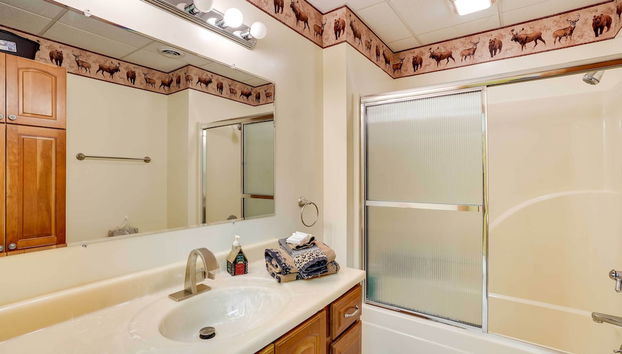 Pet-friendly Vienna Cabin w/ Screened-in Porch - Foto 4, Interni