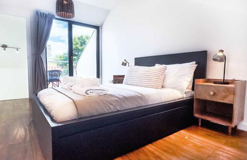 Beautiful London Townhouse - 5 mins from Queens Road Station - Foto 10
