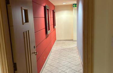 Large 2 bedroom 2 bathroom x6 person city center apartment with free underground parking - Foto 28