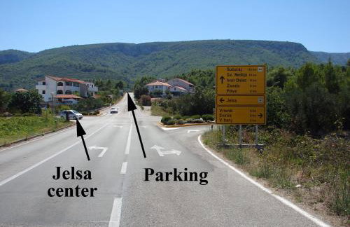 Apartment Alena with terrace and garden Center Jelsa - Photo 41