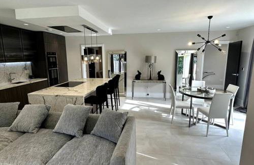 Luxury 4-bed home with club room - Photo 14