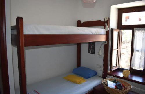 wood and stone in the path of lava - Foto 30