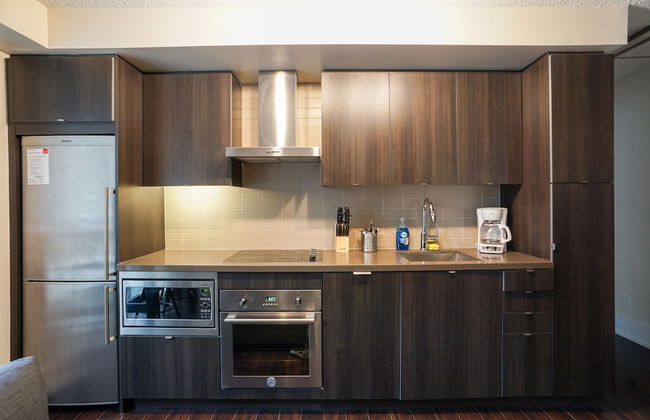 Applewood Suites - Luxury 3 BDRM - Photo 22