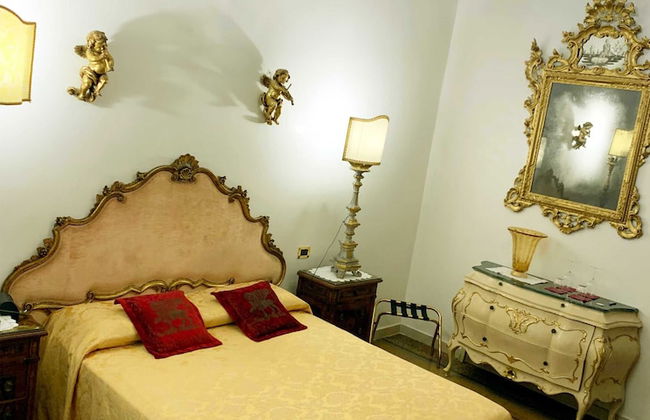 Luxury Venetian Rooms - Photo 23