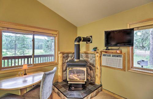 Trego Cabin with Mountain Views and Lake Access! - Foto 7