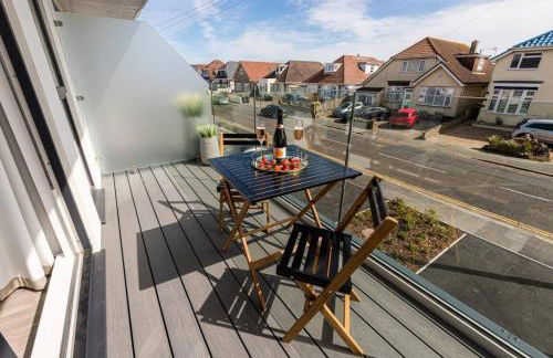 LOOKOUT by BOURNECOAST - A Stylish Flat with a Balcony, SEA GLIMPSES and Parking- Just a 10 Minute Walk to the Sandy Beaches - FM8405 - Photo 15