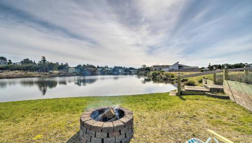 Pet-Friendly Ocean Park Home with Decks and View! - Foto 2