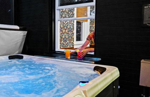 Gatsby House Mansion w Game Lounge & Hot Tub - Foto 5