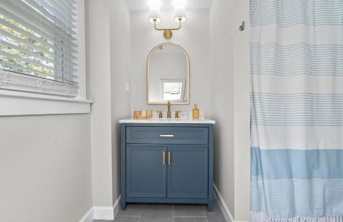 Waterfront Renovated Apartment - Foto 25