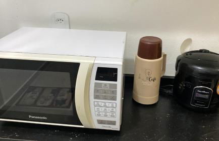 Apartamento de 2 quartos, com ar-condicionado em um deles, e no outro ventilador de teto, cama pras cinco ocupantes e garagem, a 2 km do centro - Photo 8