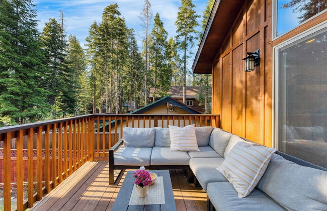 Washoe Chalet by Avantstay Game Room, Hot Tub, Putting Green & Fire Pit - Foto 3