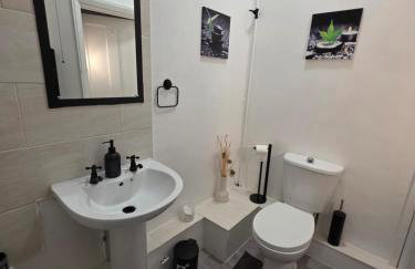 Spacious - Free Parking - Sleeps 6 - M20-FolkestoneCentralStation - Foto 33