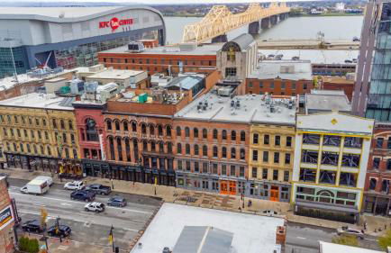 Ideal Spot Near 4th Street Live & Local Dining - Foto 5