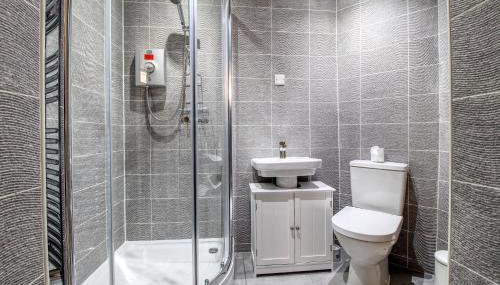 Beautiful 2 Bed House, Central spot with free parking - Foto 3