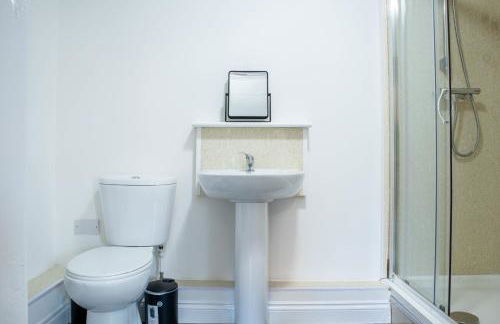 Contractor‑Heaven 5BR Home 4.5 Baths Wakefield - Foto 20