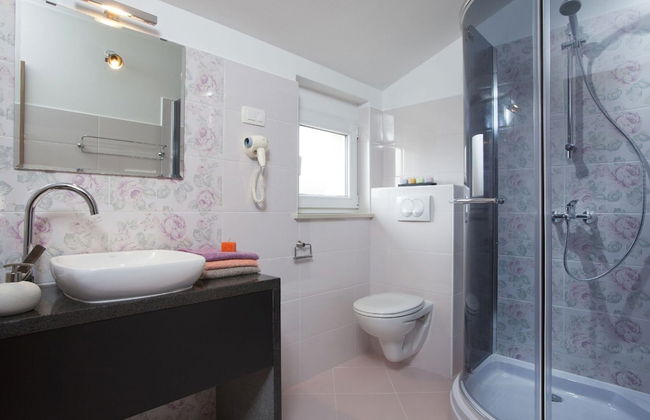 Attractive Villa With Private Swimming Pool, Beach Volleyball and Fenced Garden - Foto 23