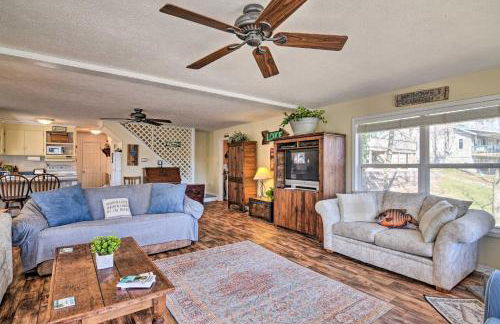 Lakefront Table Rock Getaway with Private Swim Dock! - Foto 3