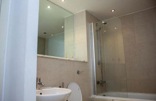 Modern 2 Bed City Center Apartment - Foto 16