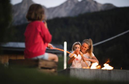 Aparthotel Familiaris - Family Apartments - Pools & Spa in Dolomites - Photo 3