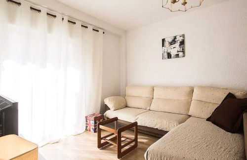 COSY 3 BED APT 200m FROM BEACH WiFi - Photo 3