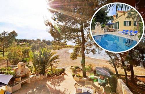 Deluxe Villa Sirena on the beach with Pool - Photo 3