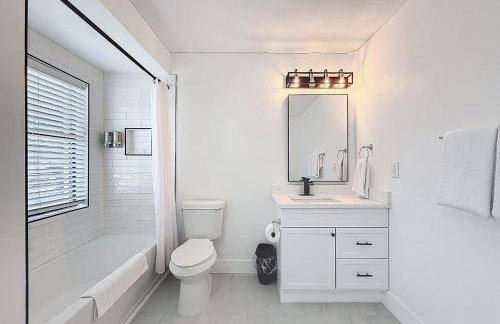 Newly Renovated | Minutes to Riverwalk & Beaches | Tampa Heights - Foto 6