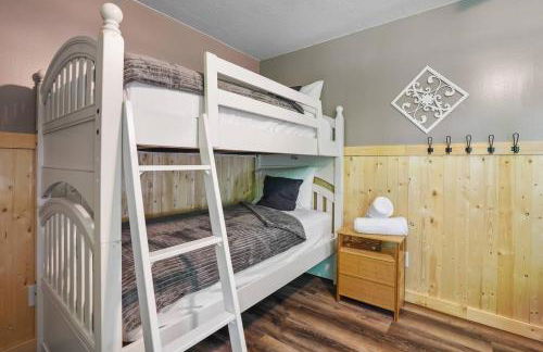 Game RoomHot Tub4mi to Rock HouseGives Back! - Foto 36