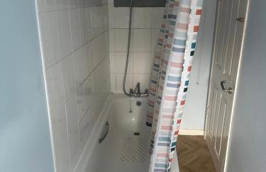 Charming 3 Bedroom Property FREE WiFi & Parking - Foto 73