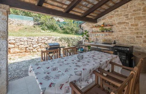 3 Bedroom Lovely Home In Sorici - Photo 12