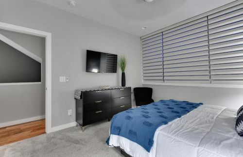 Modern Townhome Near Downtown walk to CWS! - Foto 31