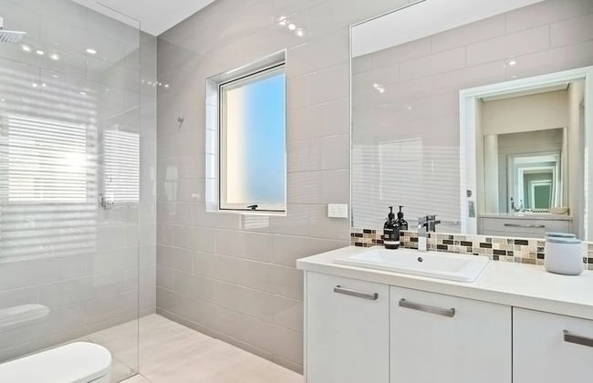 Clifftop Family Retreat With Views Pool - Foto 23