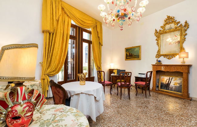 Luxury Venetian Rooms - Photo 2