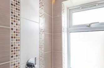 Spacious 4 Bedroom Home, Prime Location, Parking - Photo 22